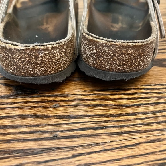 Birkenstock Gizeh Women's Sandals in Cream - Picture 2 of 3